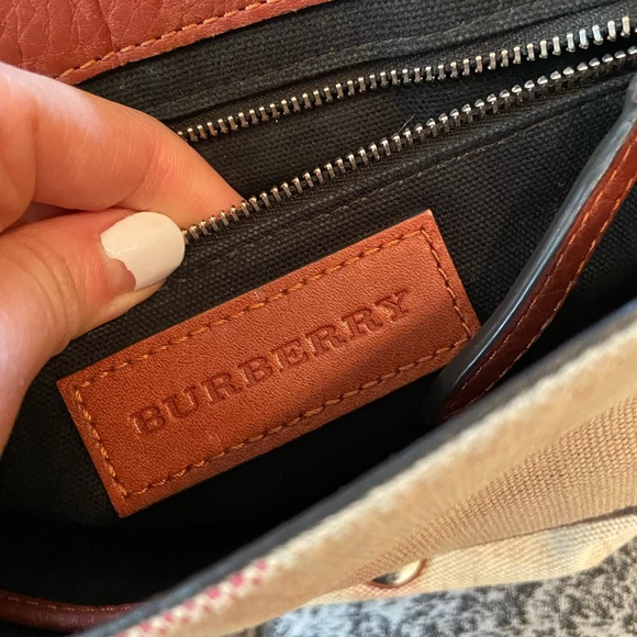 Authentic Burberry crossbody - Picture 9 of 12
